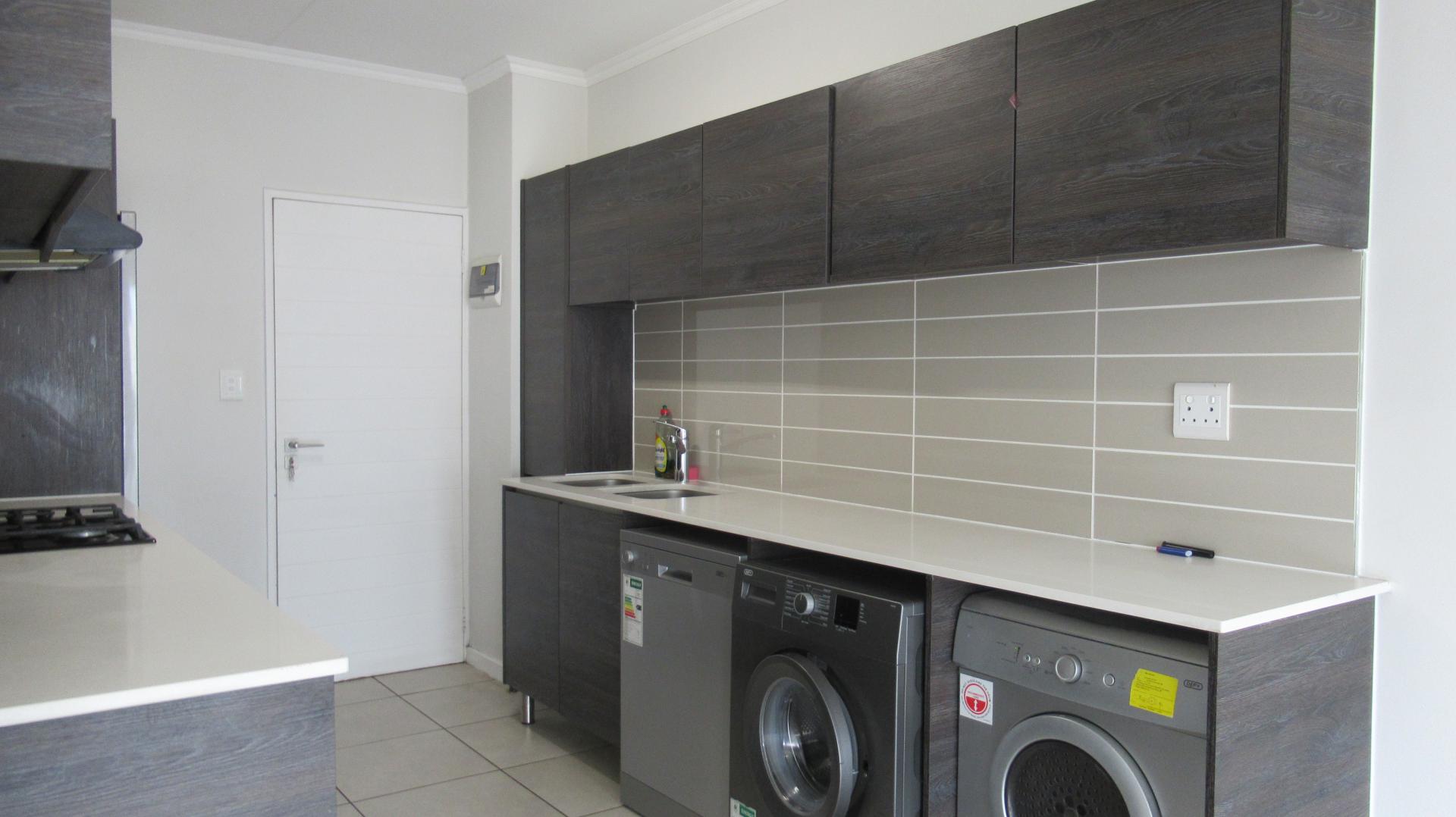 Kitchen - 8 square meters of property in Olivedale
