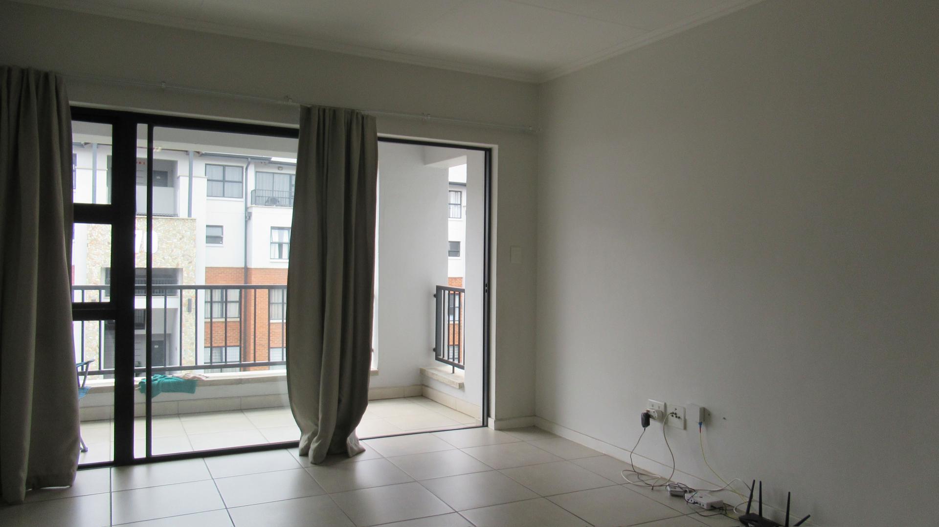 Lounges - 17 square meters of property in Olivedale