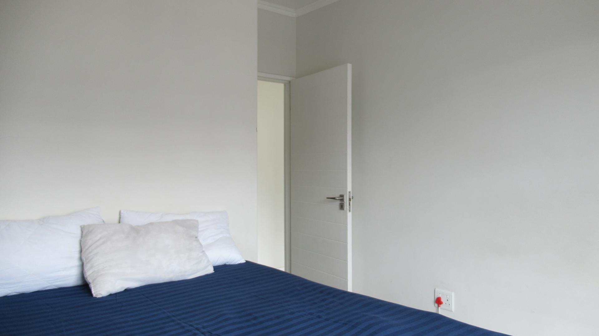 Bed Room 1 - 14 square meters of property in Olivedale