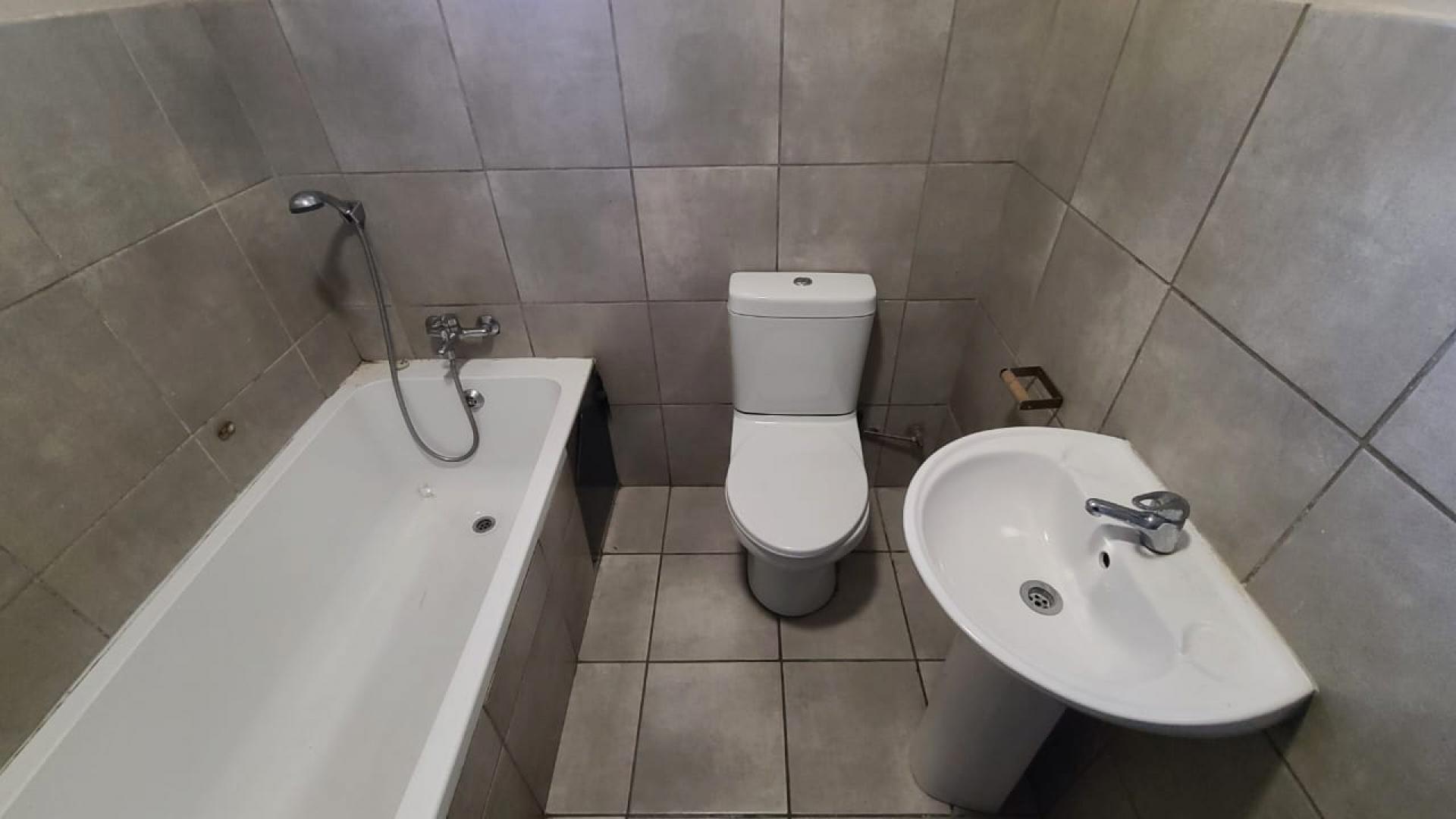 Bathroom 1 - 5 square meters of property in Belhar