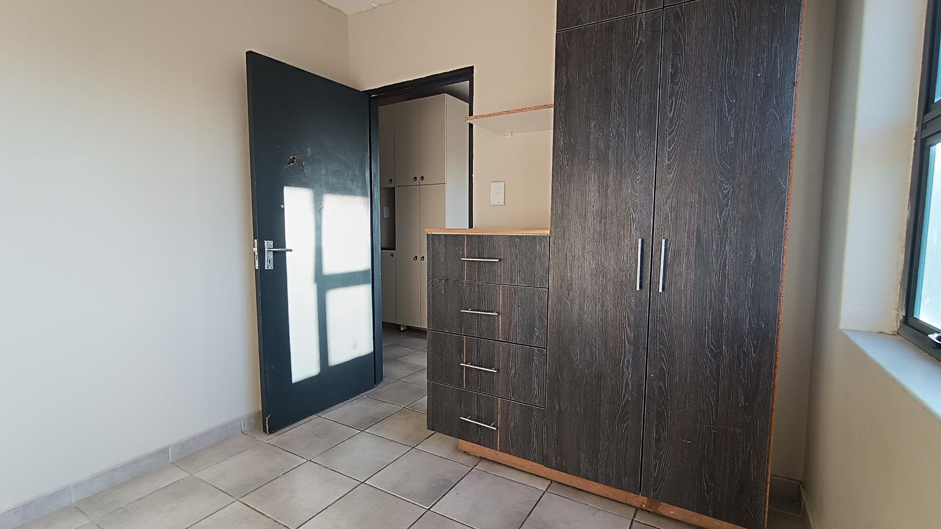 Bed Room 1 - 8 square meters of property in Belhar