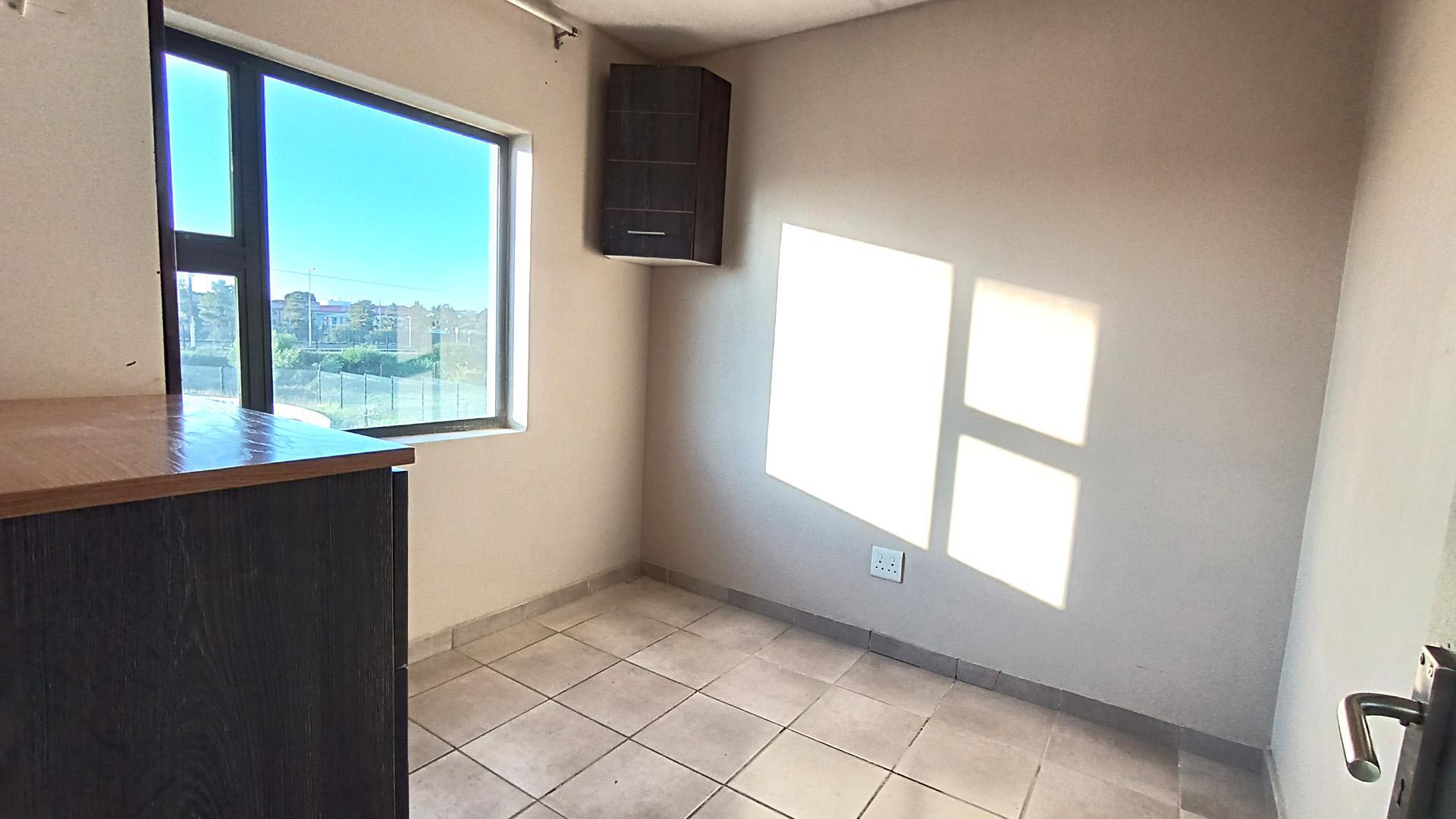 Bed Room 1 - 8 square meters of property in Belhar