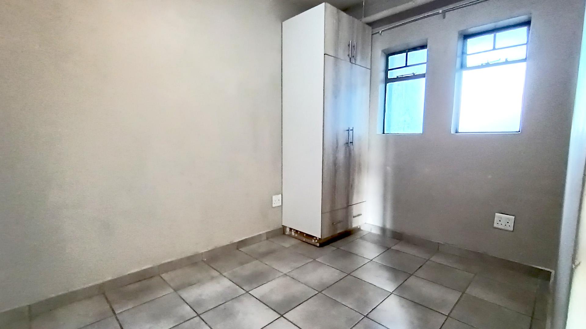 Bed Room 2 - 10 square meters of property in Belhar