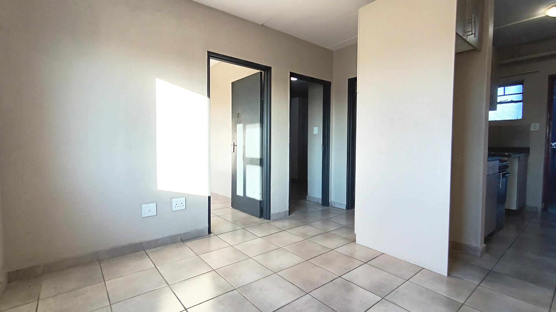 Lounges - 13 square meters of property in Belhar