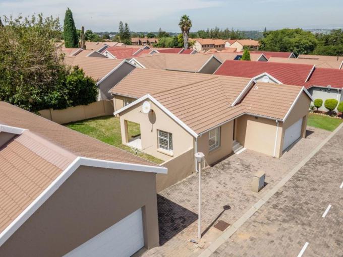 3 Bedroom House for Sale For Sale in Halfway Gardens - MR670461