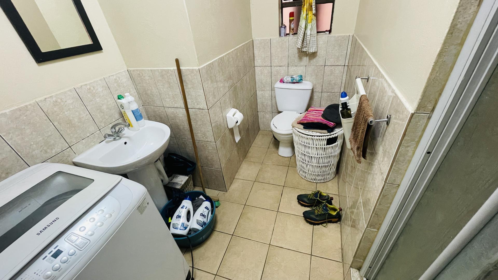 Bathroom 1 of property in Potchefstroom