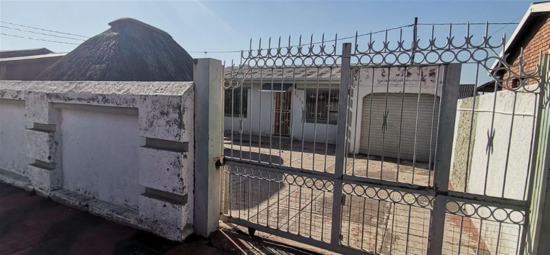 Front View of property in Lethlabile