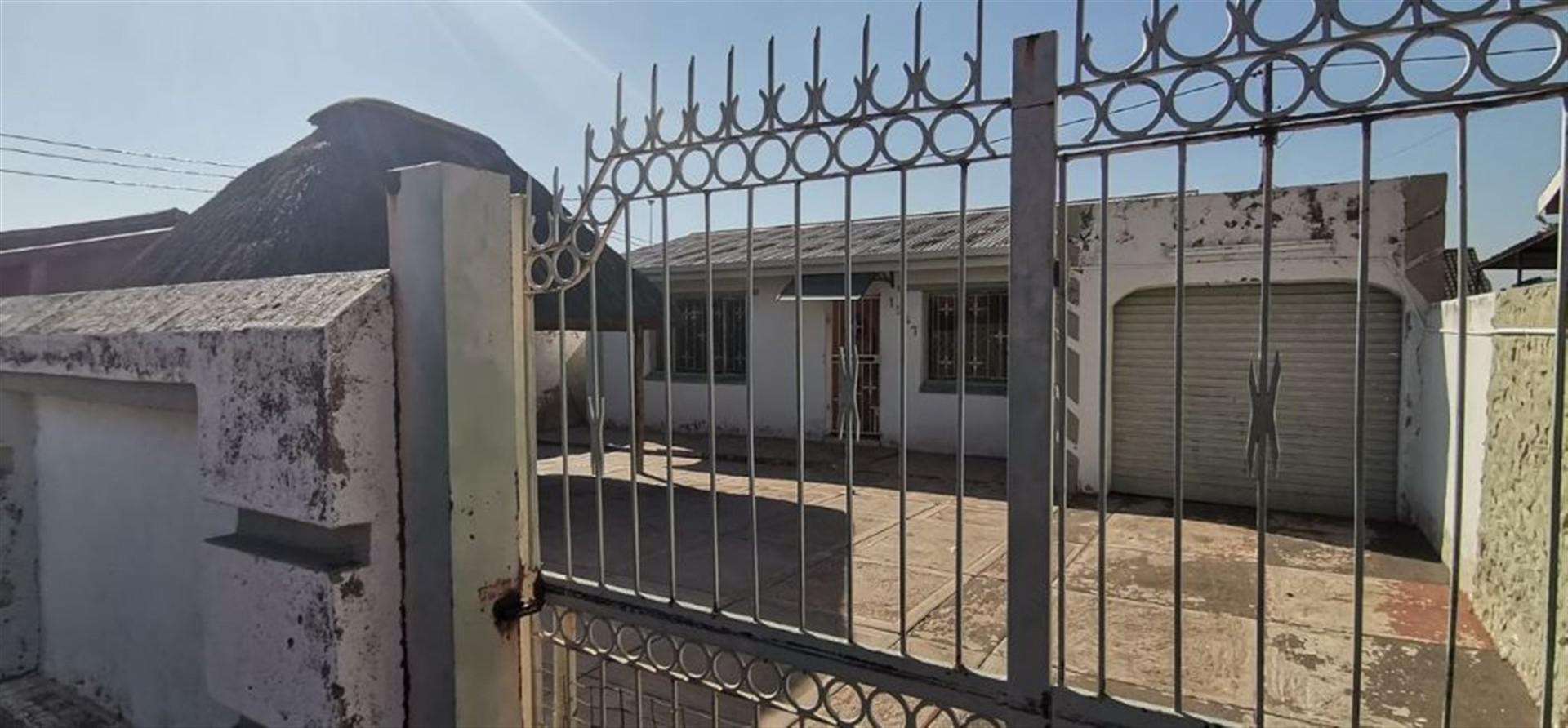 Front View of property in Lethlabile