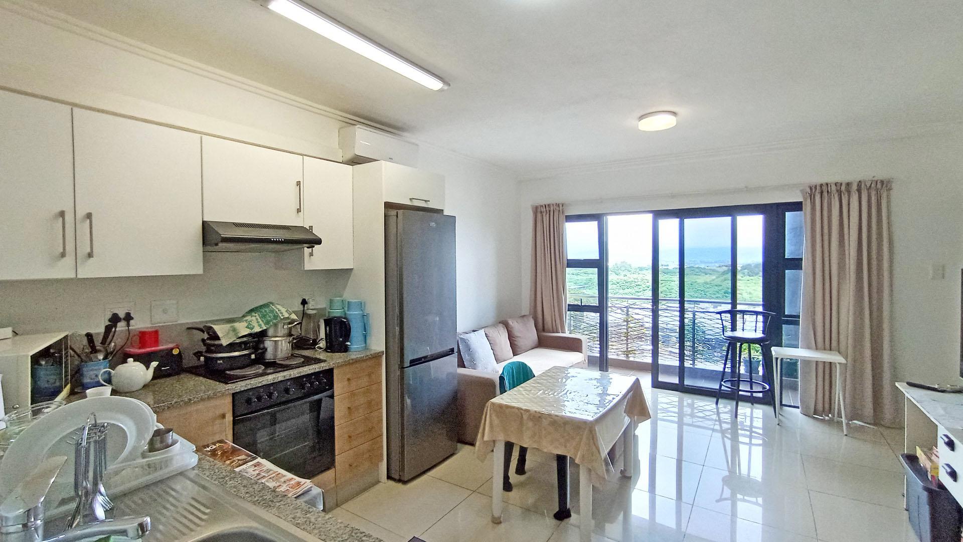 Kitchen - 11 square meters of property in Umhlanga Rocks