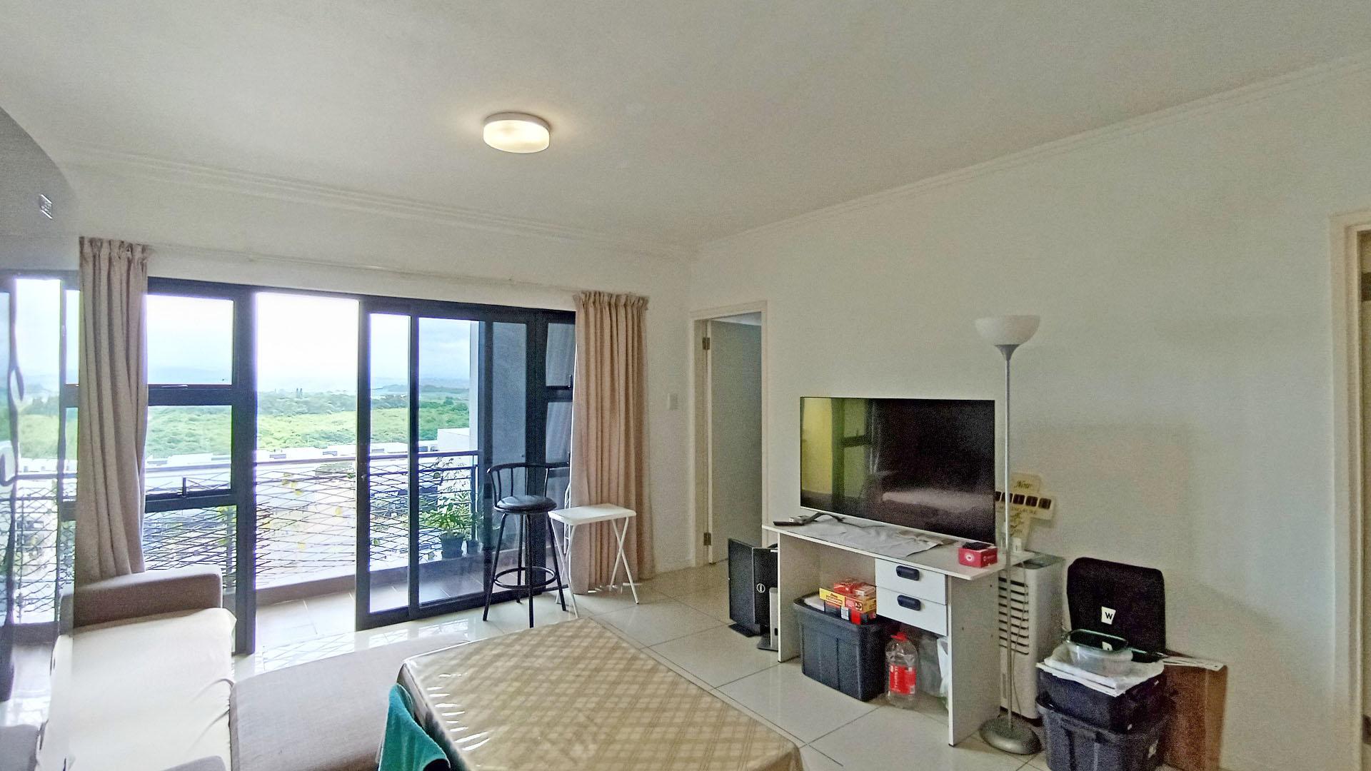 Lounges - 15 square meters of property in Umhlanga Rocks