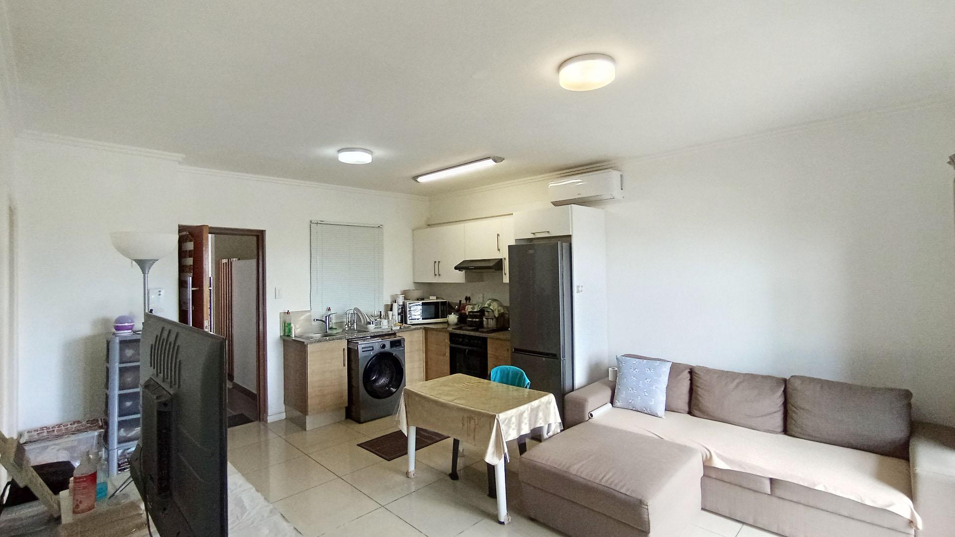 Lounges - 15 square meters of property in Umhlanga Rocks