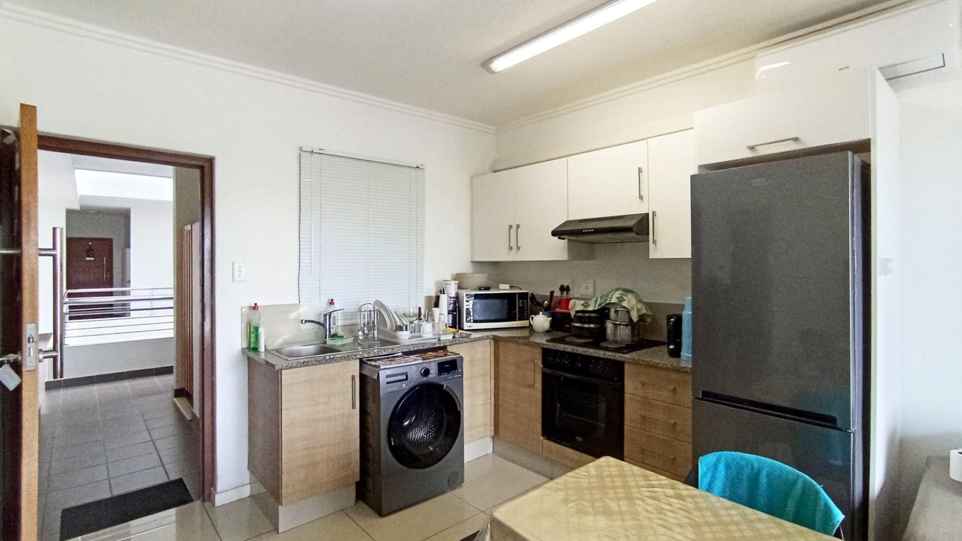 Kitchen - 11 square meters of property in Umhlanga Rocks