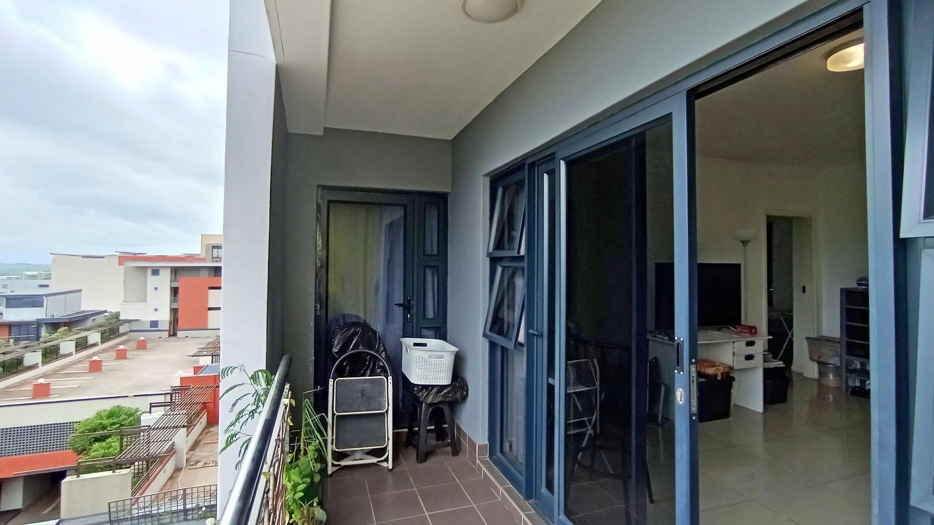 Balcony - 7 square meters of property in Umhlanga Rocks