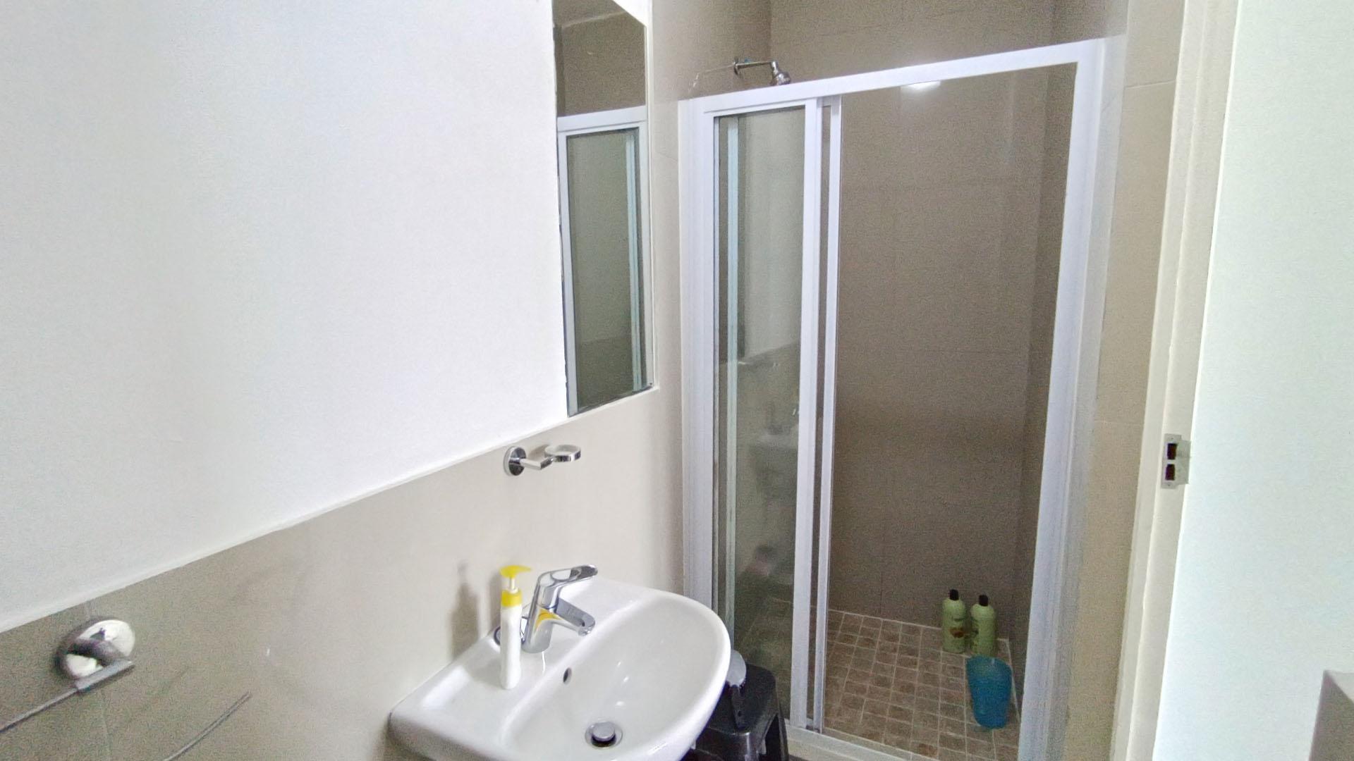 Main Bathroom - 4 square meters of property in Umhlanga Rocks