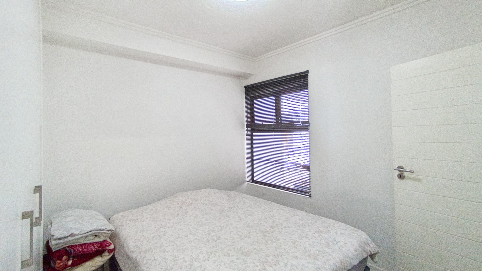 Bed Room 1 - 11 square meters of property in Umhlanga Rocks