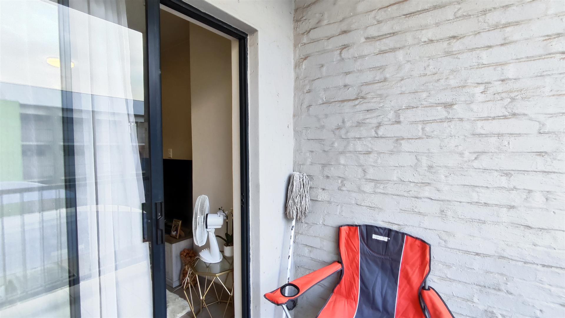 Balcony - 5 square meters of property in Rynfield