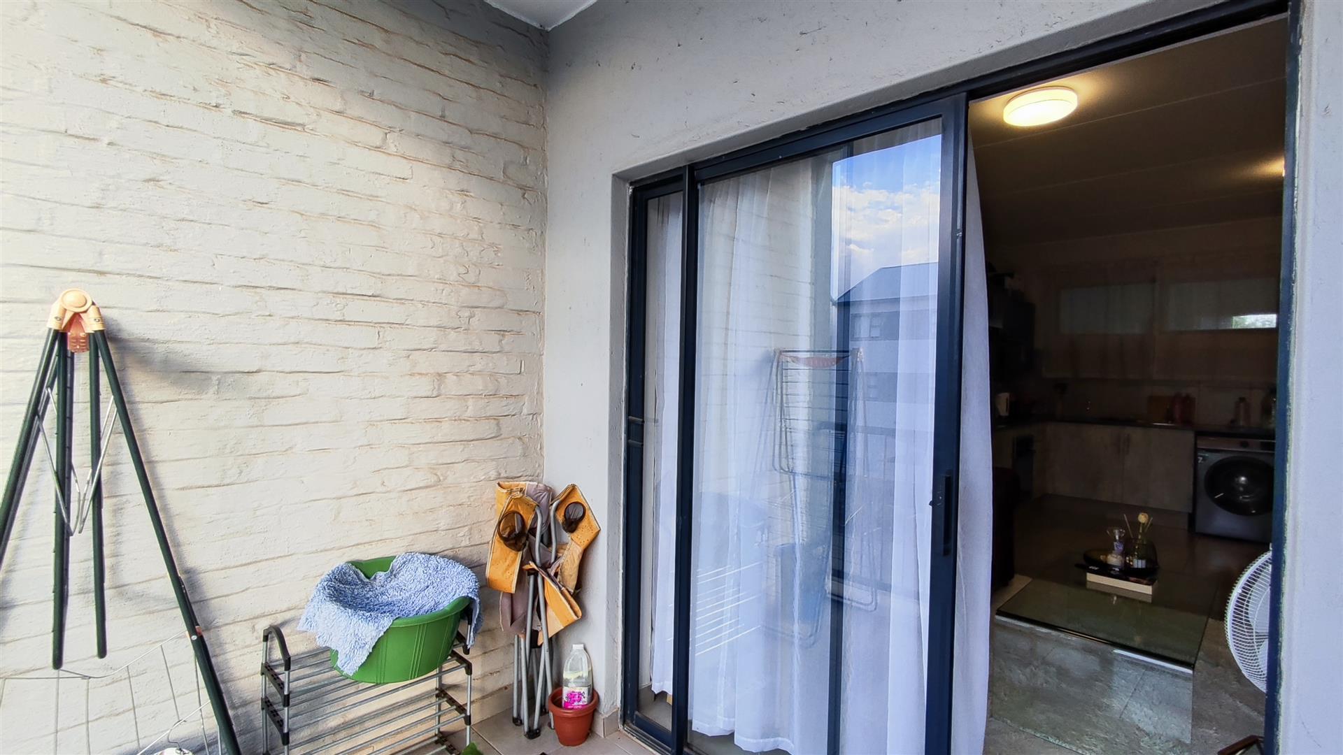 Balcony - 5 square meters of property in Rynfield