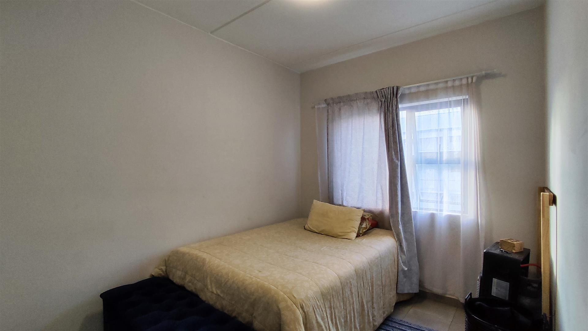 Bed Room 1 - 11 square meters of property in Rynfield