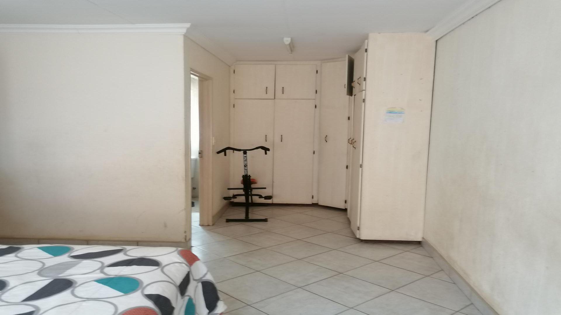 Main Bedroom of property in Modimolle (Nylstroom)