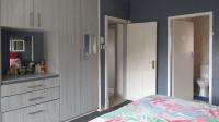 Main Bedroom - 17 square meters of property in Creswell Park
