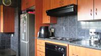 Kitchen - 28 square meters of property in Creswell Park