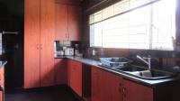 Kitchen - 28 square meters of property in Creswell Park