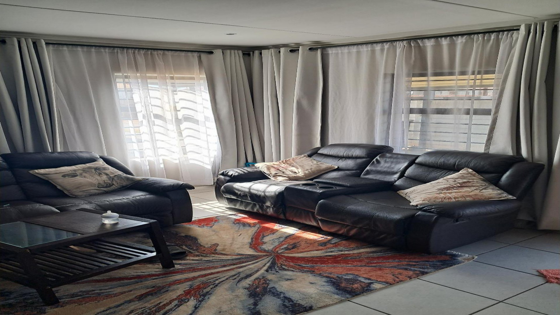 Lounges - 18 square meters of property in Protea Glen