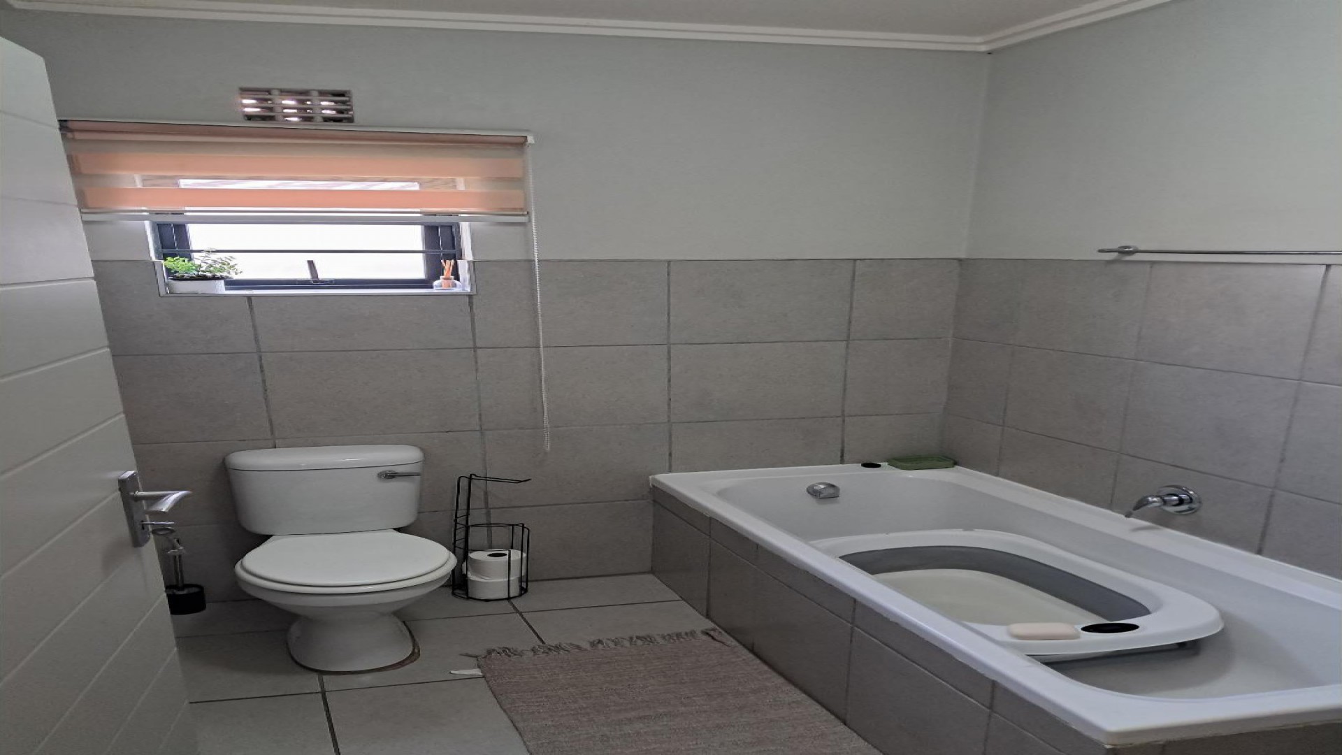 Bathroom 1 - 5 square meters of property in Protea Glen