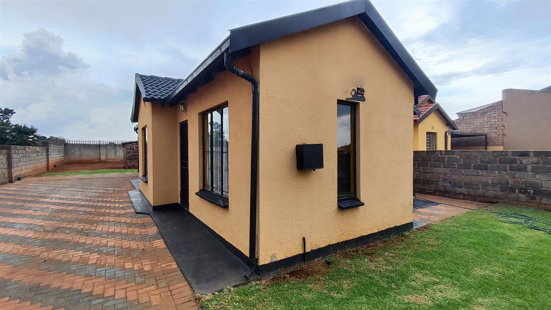 Front View of property in Vosloorus