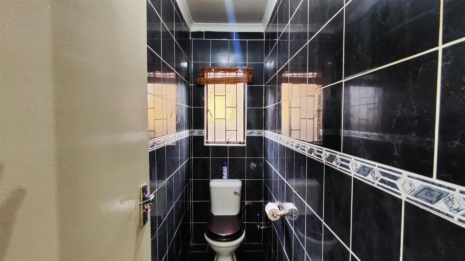 Bathroom 1 - 7 square meters of property in Vosloorus