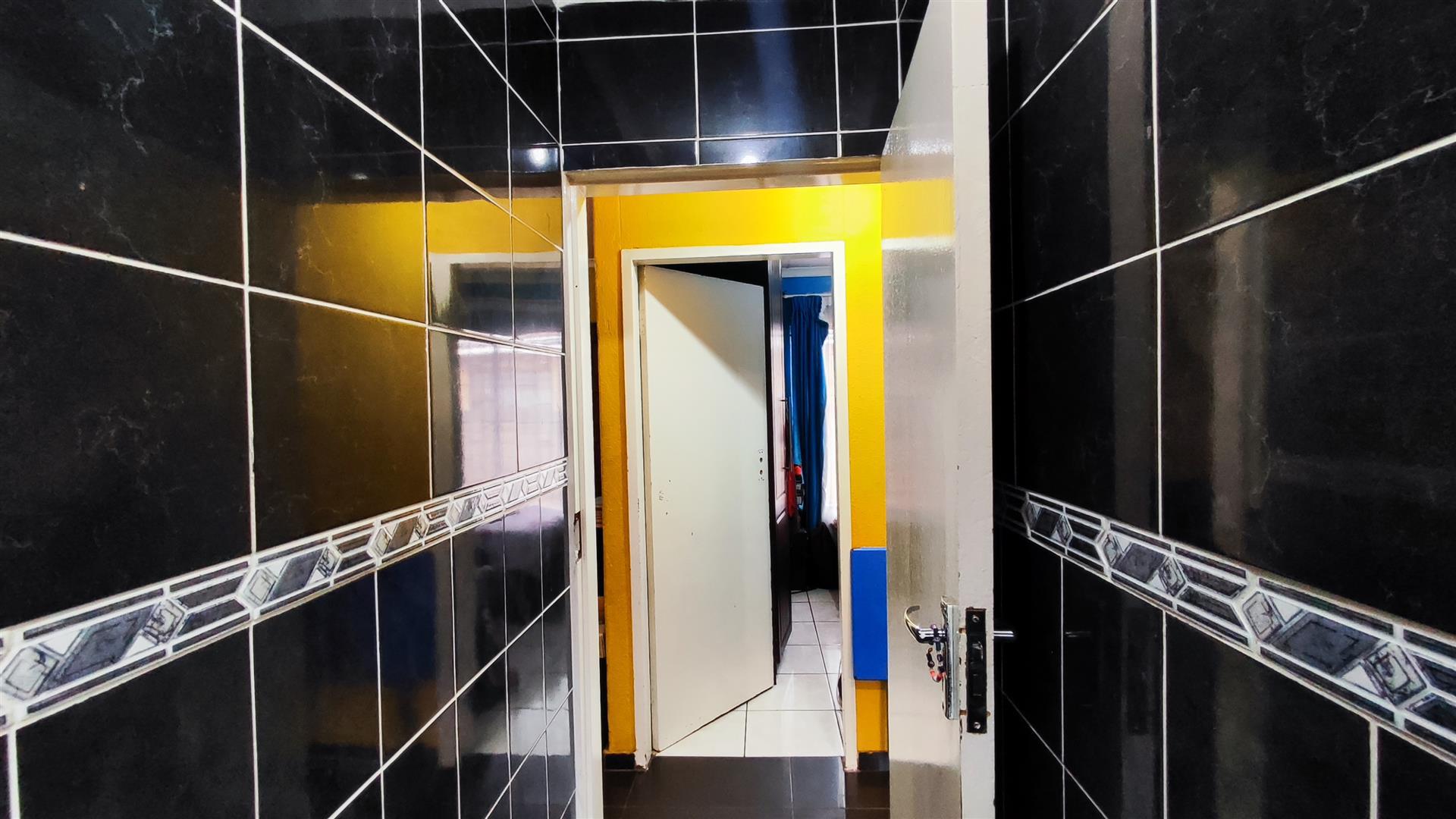 Bathroom 1 - 7 square meters of property in Vosloorus