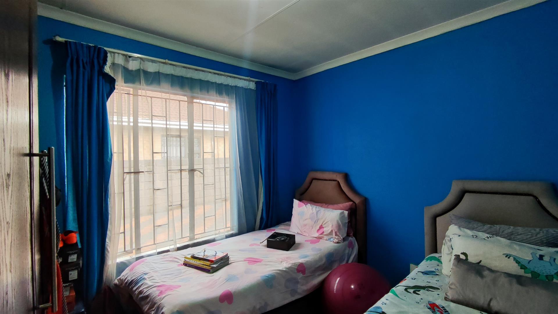 Bed Room 2 - 9 square meters of property in Vosloorus