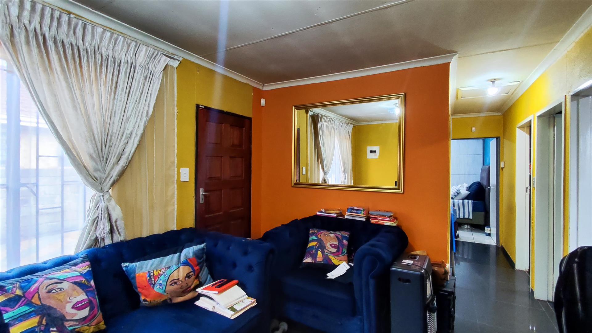 Lounges - 14 square meters of property in Vosloorus