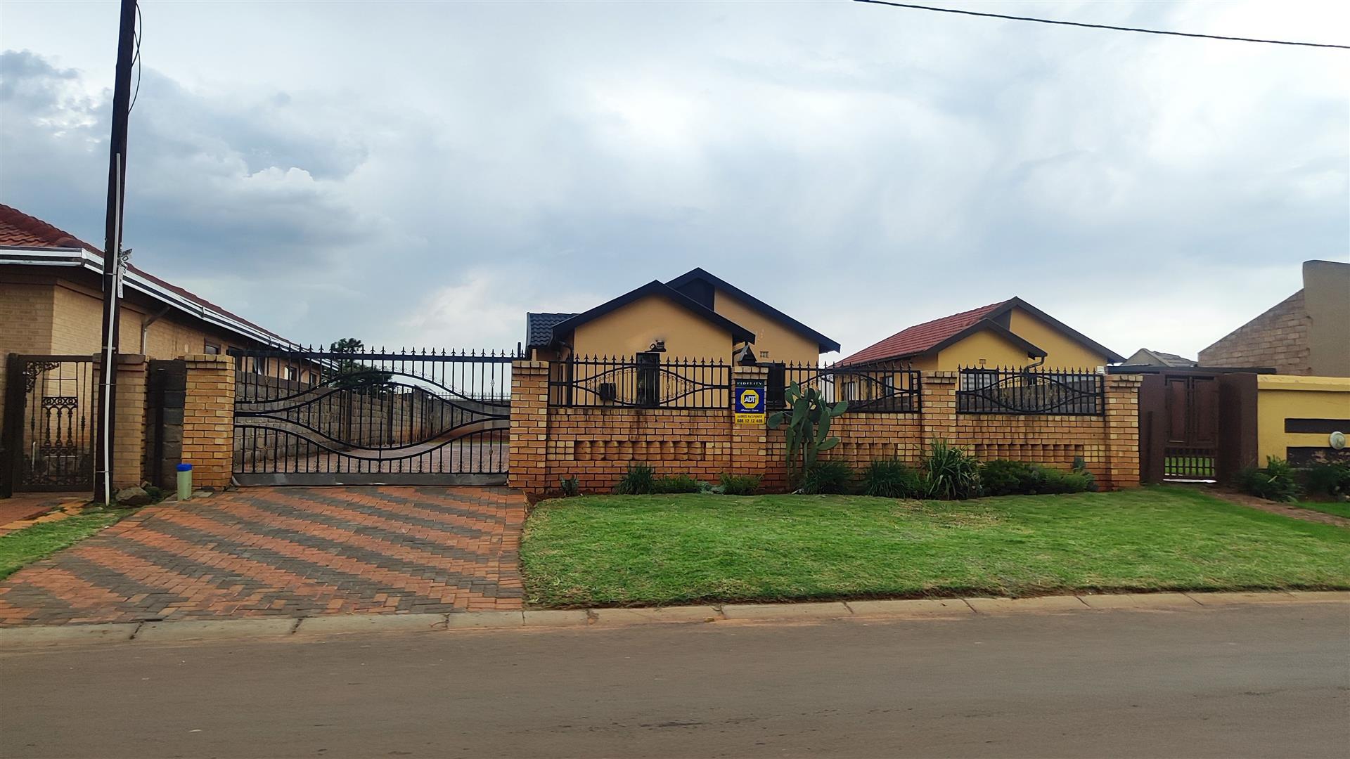 Front View of property in Vosloorus