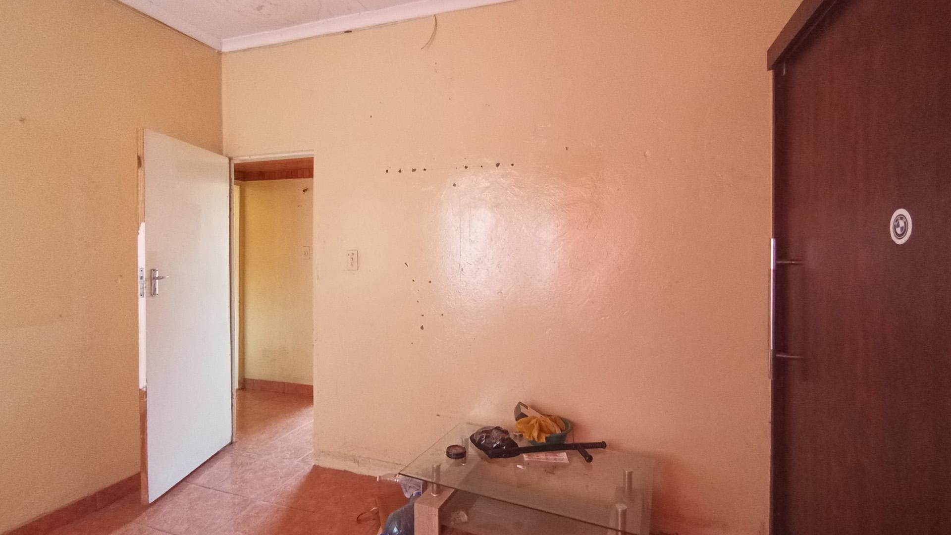 Bed Room 2 - 13 square meters of property in Mabopane