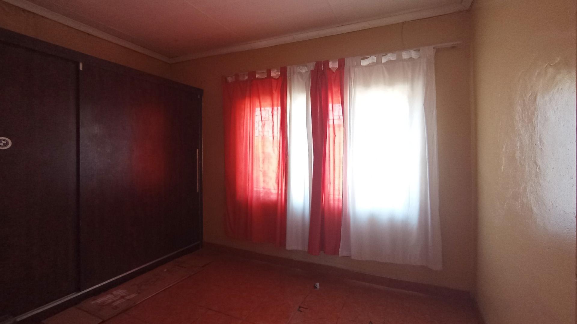 Bed Room 2 - 13 square meters of property in Mabopane