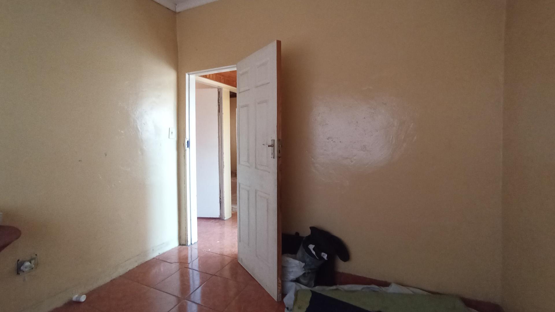Bed Room 3 - 9 square meters of property in Mabopane