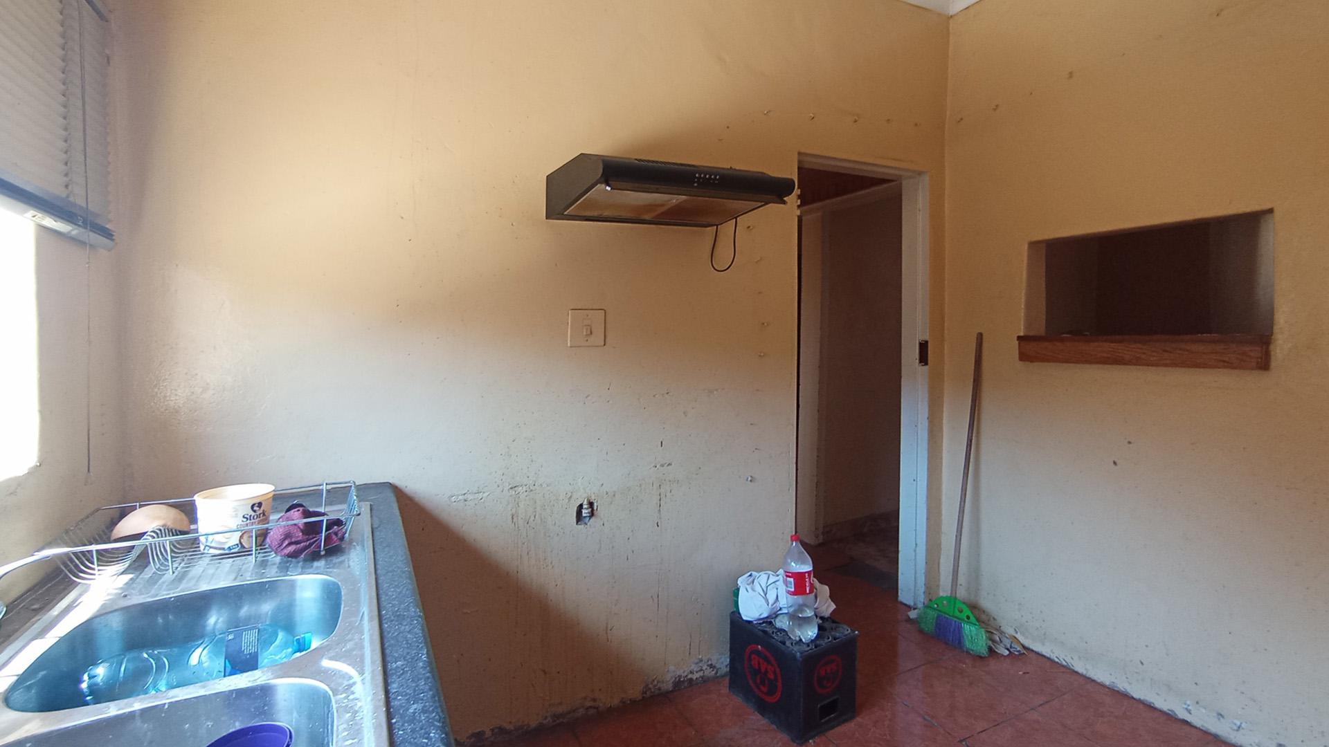 Kitchen - 9 square meters of property in Mabopane