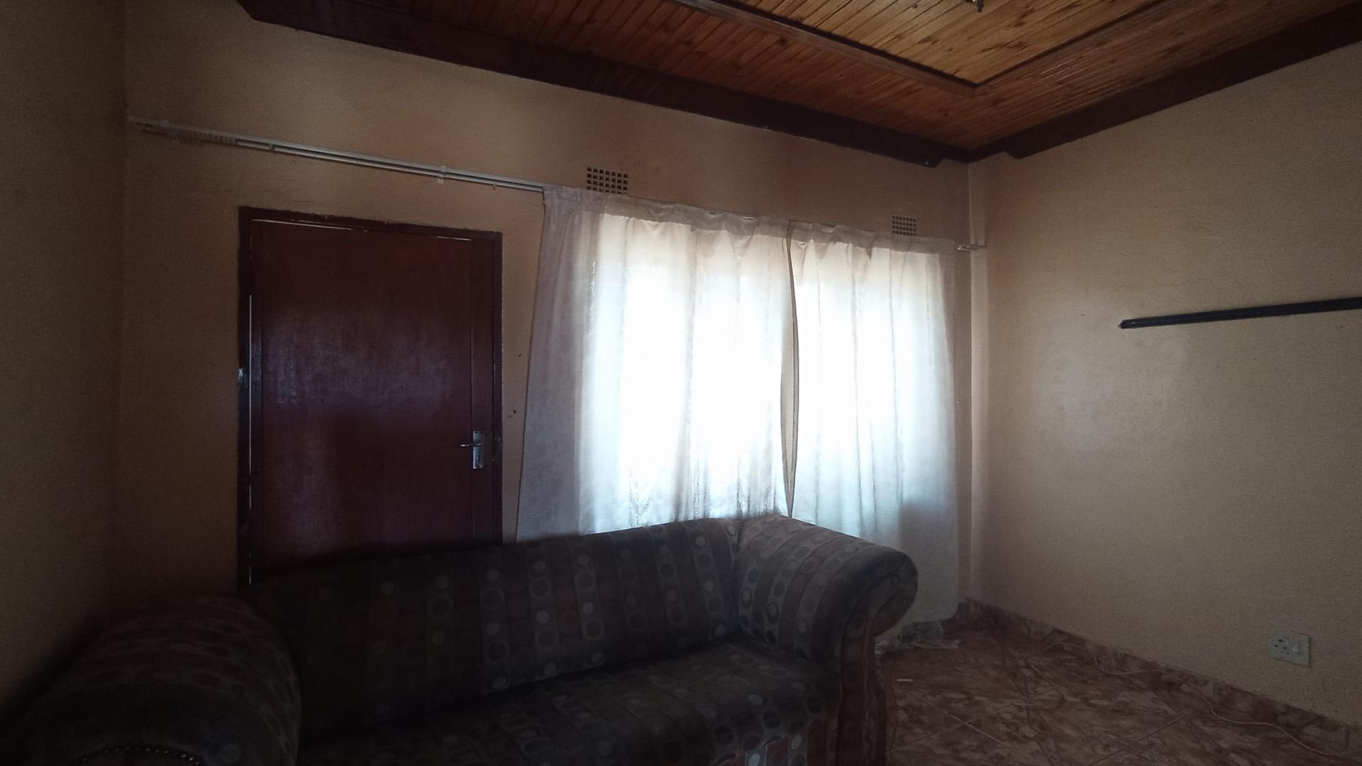 Lounges - 15 square meters of property in Mabopane