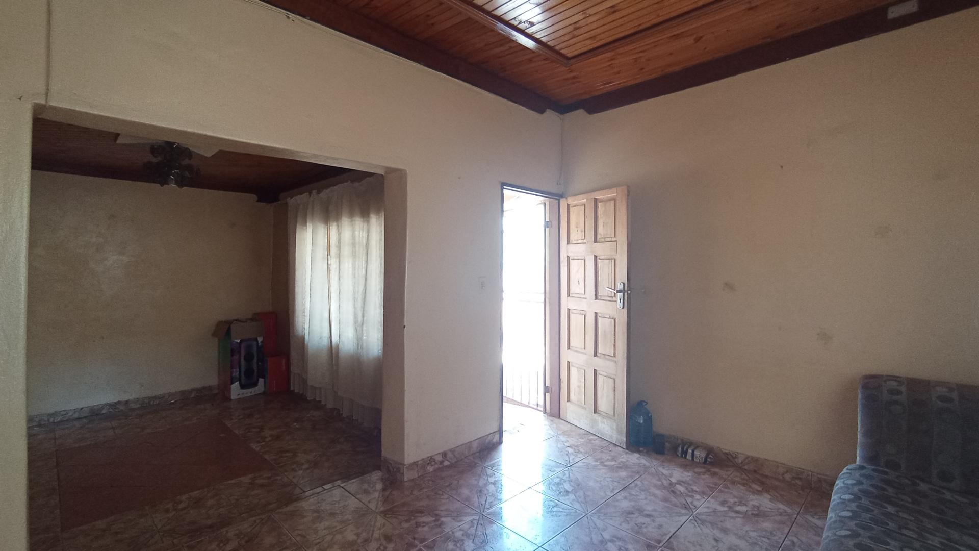 Lounges - 15 square meters of property in Mabopane