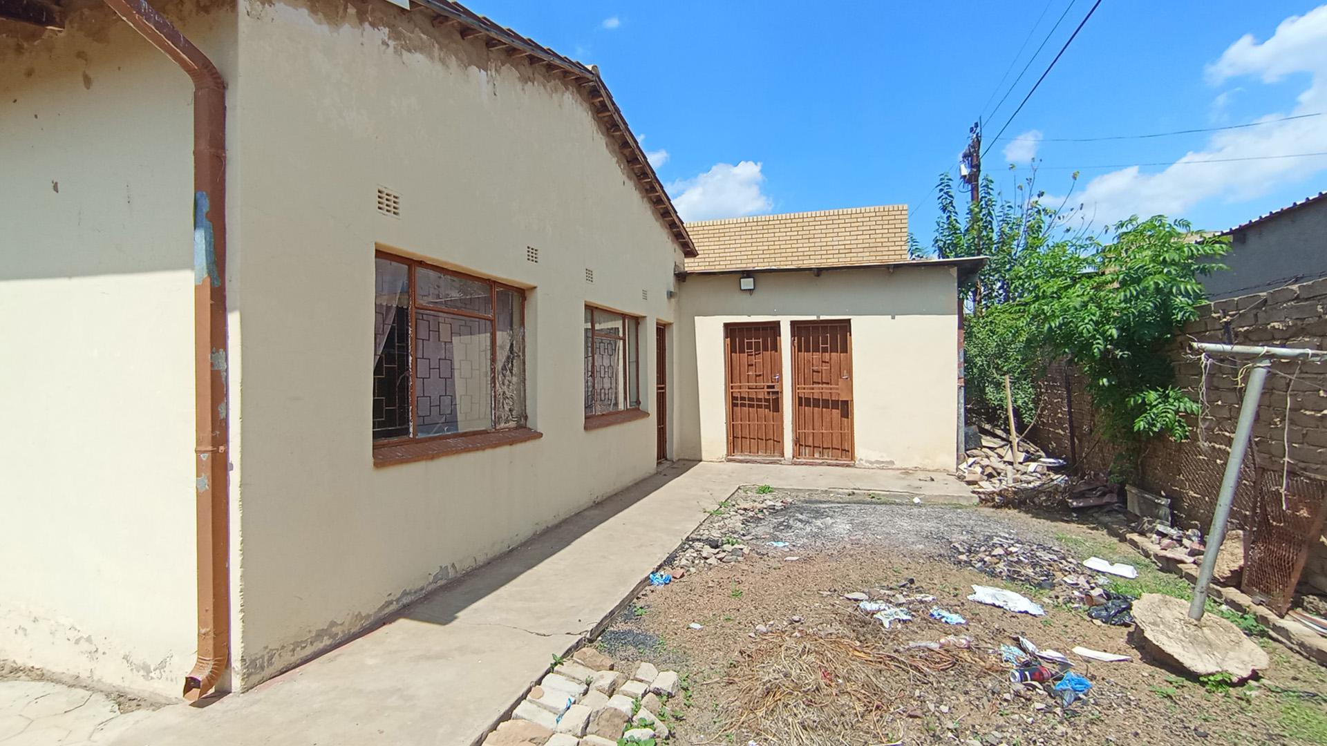 Backyard of property in Mabopane