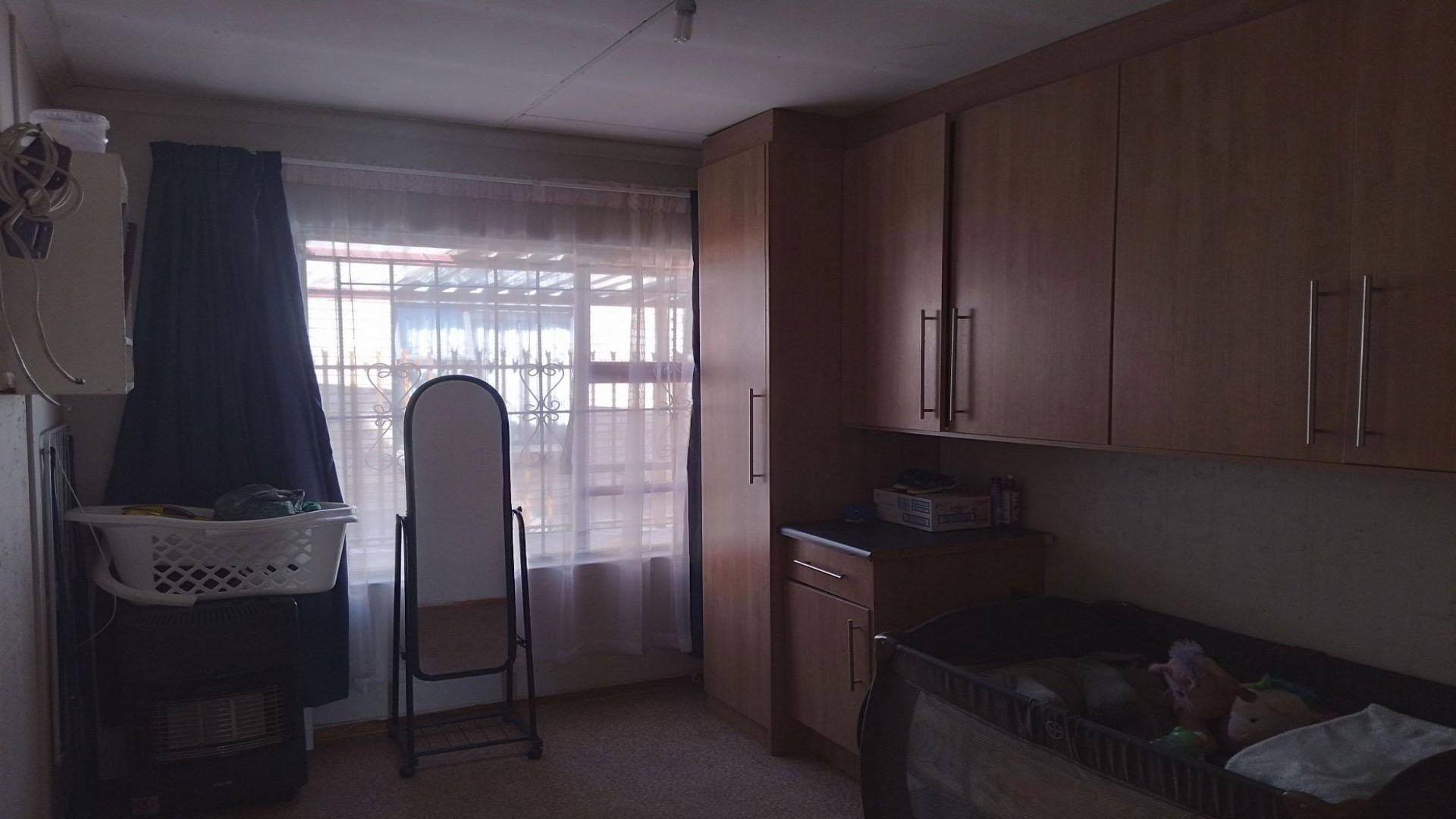 Bed Room 2 of property in Heidedal