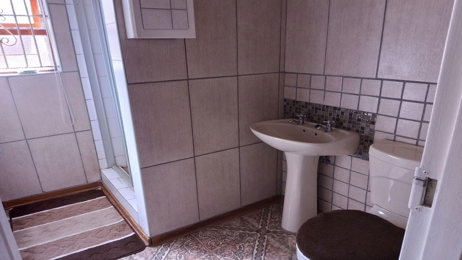 Bathroom 2 of property in Heidedal