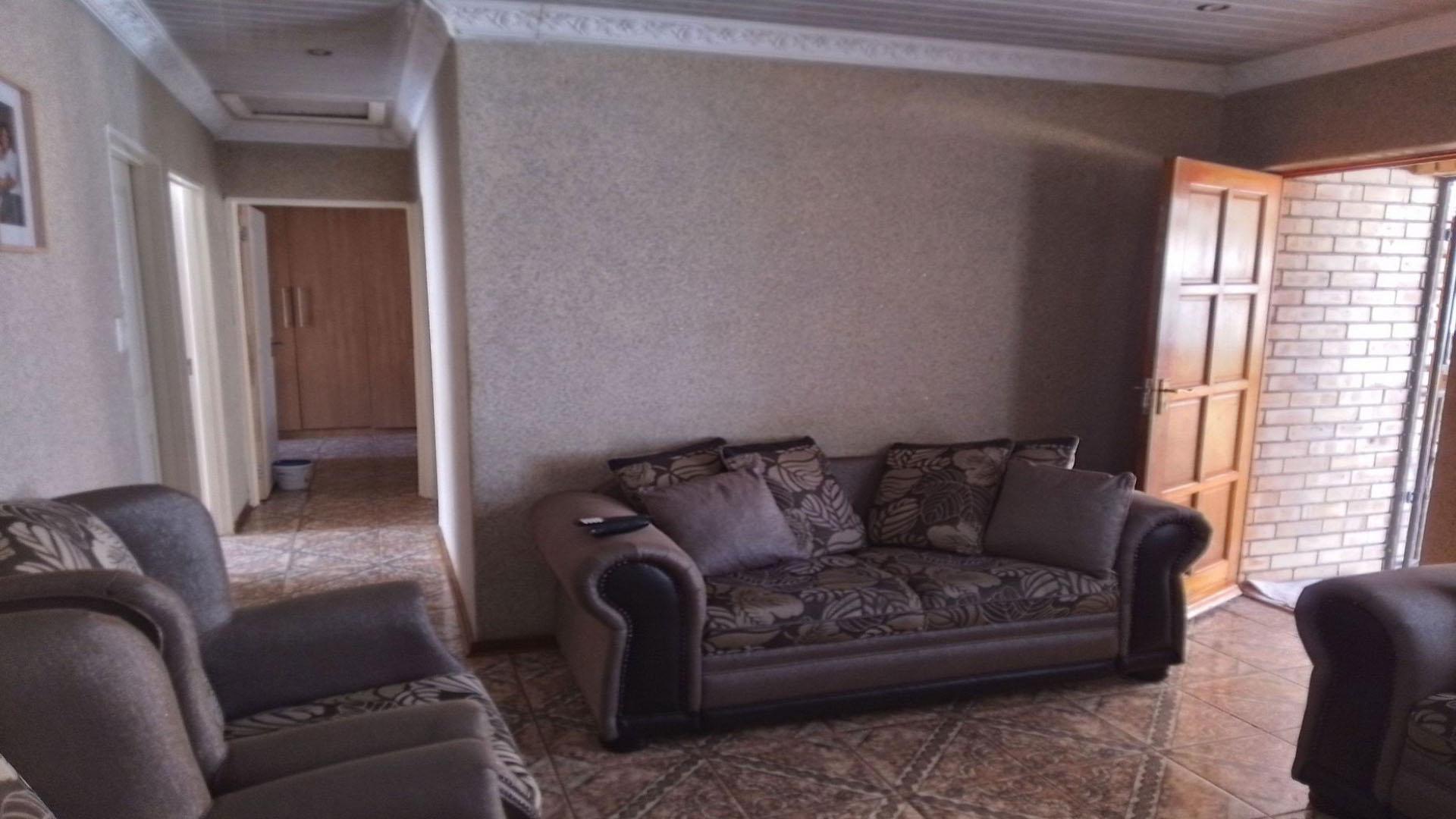 Lounges of property in Heidedal