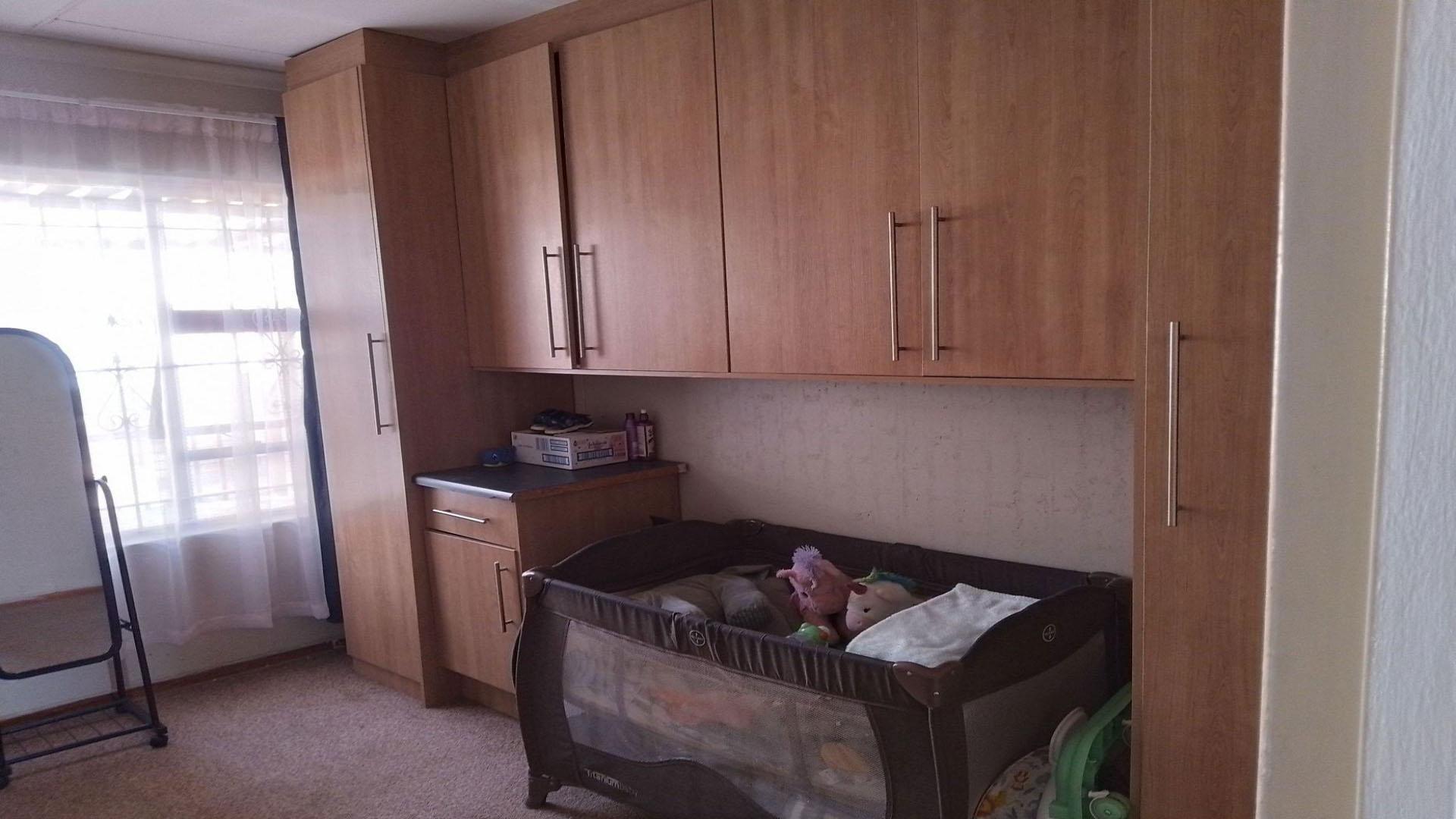 Bed Room 2 of property in Heidedal