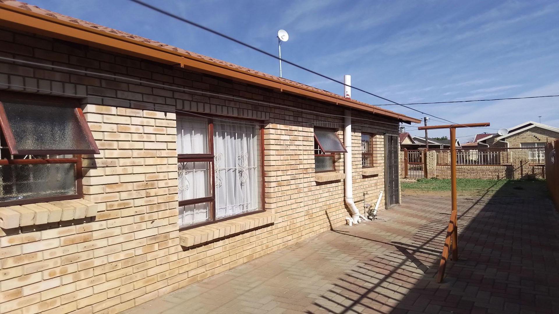 Backyard of property in Heidedal