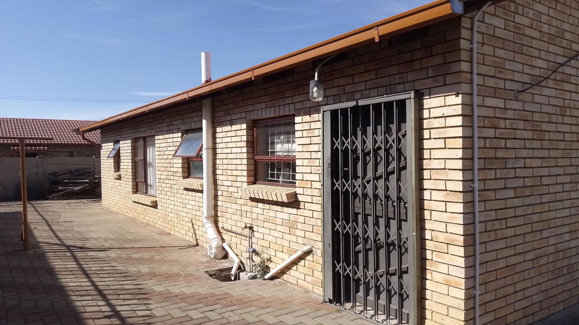 Backyard of property in Heidedal