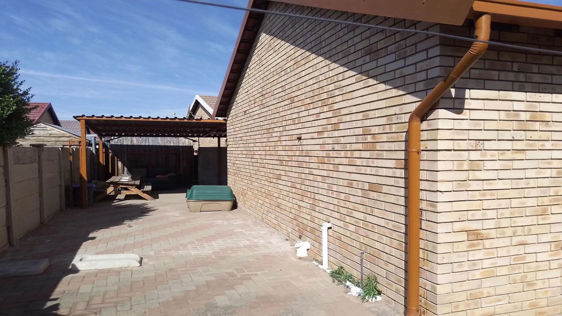 Backyard of property in Heidedal