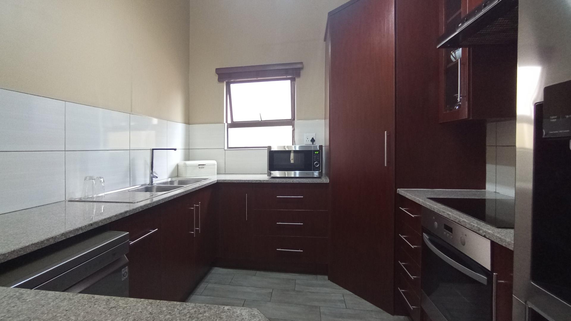 Kitchen - 8 square meters of property in Montana