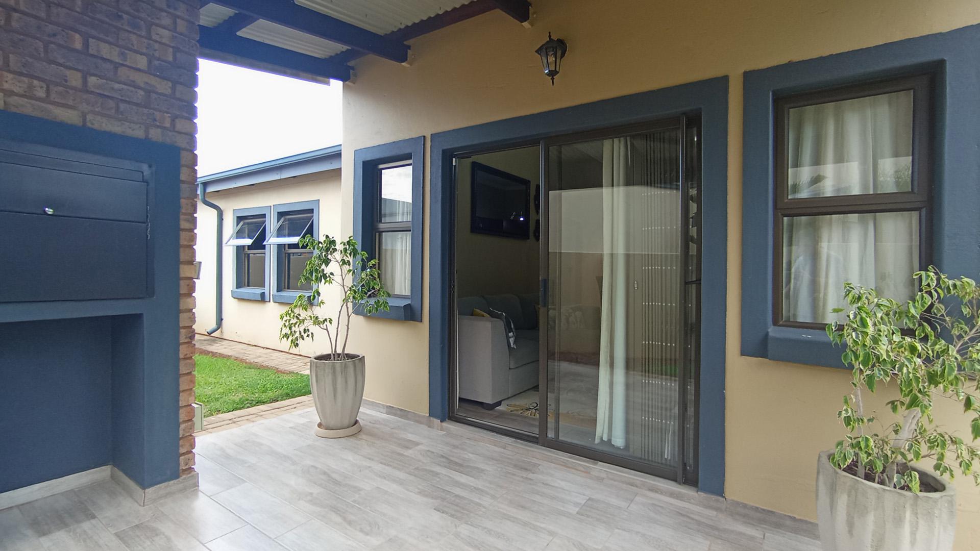 Patio - 11 square meters of property in Montana